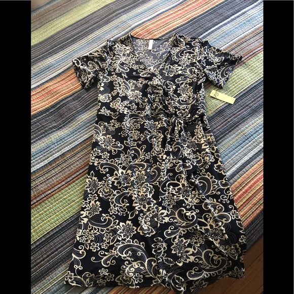 PerSeption Concept Dresses & Skirts - Plus size short sleeved dress by PerSeption. Size 1x. Navy and ivory. NWT